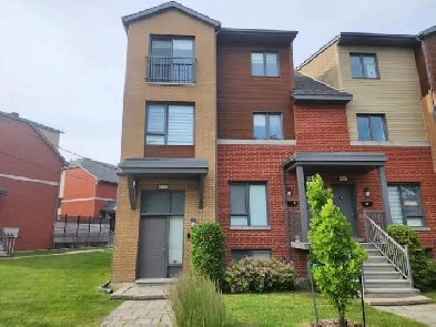 Clean and Affordable 3-bedroom townhouse in Cote-Saint-Luc Image# 1