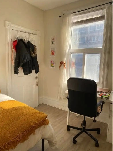 ROOM IN SANDY HILLS AVAILABLE TO SUBLET DURING SUMMER MAY-AUGUST Image# 1