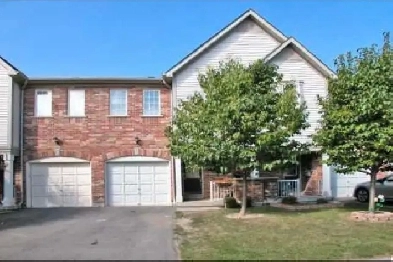 Beautiful 3 Bedroom Townhome For Lease In Prime Area of Whitby Image# 1