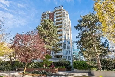 Beautifully Renovated Corner Suite! Image# 10