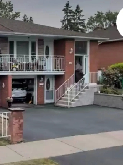 3 bedrooms bungalow.- Mississauga mins frm Square One Shopping Image# 1