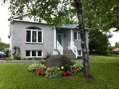 $475,000 Jolie bungalow à Mont Saint-Grégoire Image# 4