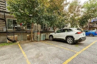 Parking / place de stationnement à louer dans ville marie Image# 1