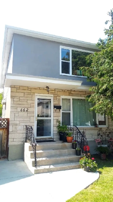 Renovated 2BR Lower Duplex – Quiet Minto | Parking Image# 1