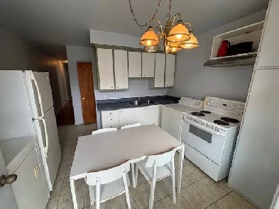 Excellent 4.5, Close to Metro Jolicoeur, available now! Image# 1