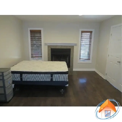 Immed/May-Aug31-Bank/Hunt Club-LRG 12X17!-Furn-see VIDEO Image# 1