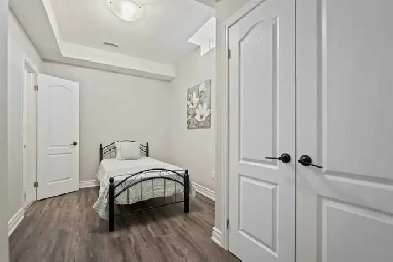 One Bed Room in Ridgeway Near Crystal Beach Image# 3
