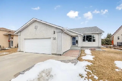 Custom-Built 1542 sqft 3bdrm Bungalow w/26x24 insulated garage Image# 1