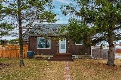 FOR SALE: Charming 2-Bed Bungalow in Mission Gardens Image# 3