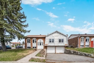 COUP DE COEUR À BROSSARD | GARAGE DOUBLE | PISCINE CREUSÉE Image# 7