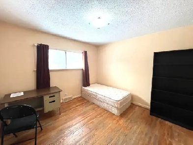 Main floor furniture room $680 Image# 1