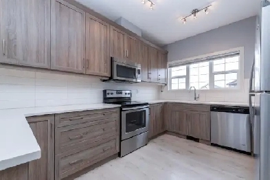 2 Bedroom, 2.5 Bathroom Townhouse with Den and A/C in Nolan Hill Image# 11