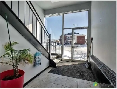 5 1/2 genre loft à louer avec garage double Image# 4