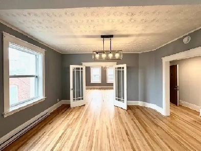 Recently Renovated Uptown Apartment – 3 Bedrooms, 1 Bath Image# 10