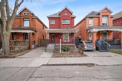 Thoughtfully renovated detached home! Image# 3