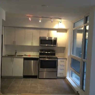 Lawrence/Dufferin - Luxury unfurnished 1-bedroom condo apt. Image# 2