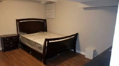 Room for rent near Square one mall and Sheridan College Image# 1