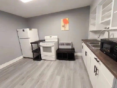 Renovated Room in Victoria Park/St.Clair Include Water Heat Wifi Image# 4