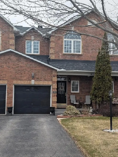 3/Bed 3/Bath Home in Sought out Stittsville Community! Image# 1