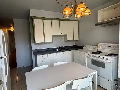 Excellent 4.5, Close to Metro Jolicoeur, available now! Image# 1