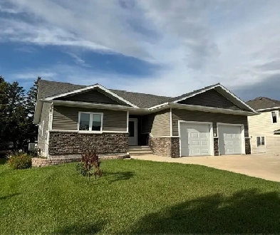 Beautiful 3 Bed | 3 Bath | Massive BSMT | DBL Garage Image# 5