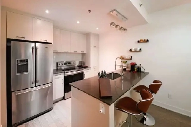 WOW! Parfait 1 chambre avec balcon! Pool! Image# 7
