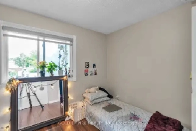 One room in London Ontario Image# 1