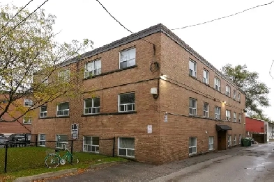 Bachelor Aparment at 3 Birchlea Avenue Image# 1