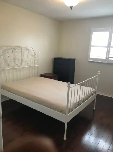 A room for rent (Eglinton & Creditview) Image# 1