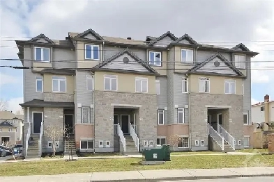 2BDR, 1.5 Bath Townhouse in Cummings (St. Laurent), May 1st. Image# 1