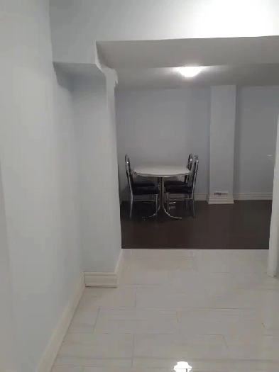 1-Bedroom Basement Appartment @ Britannia & Creditview Image# 1