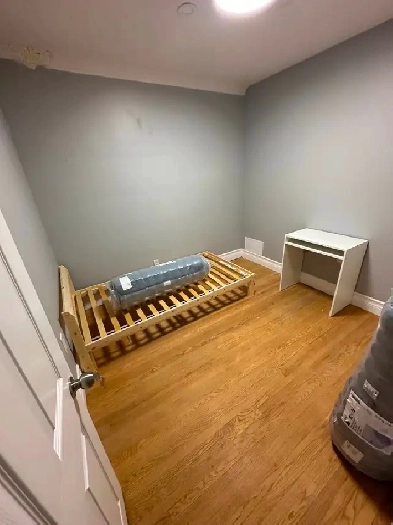 Furnished Mainfloor Private Room MALE – Lawrence/Markham – May 1 Image# 1