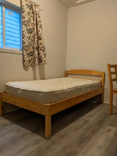 For Male 3rd flr Bright Furnished Room Parking @York University Image# 9