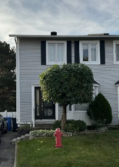 Spacious & Bright Semi-Detached Home for Rent – Pointe-Claire Image# 1