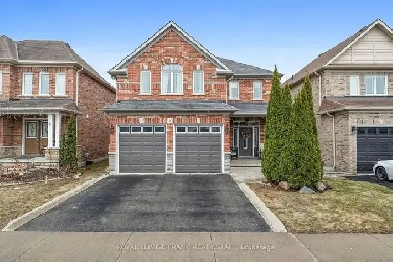 ⚡STUNNING 4 BDRM FAMILY HOME WITH 2 CAR GAR AND INGROUND POOL! Image# 7