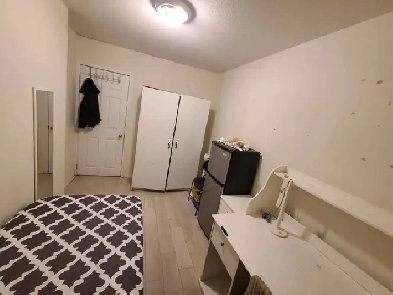 Bedroom with private washroom. The Village at York University. Image# 7