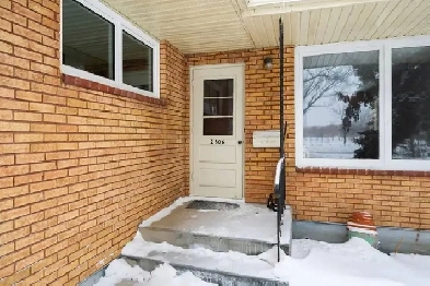 2 bedroom 1 bath rear half of duplex Image# 2