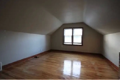 McMaster Student Housinf 5 mins walk Image# 1