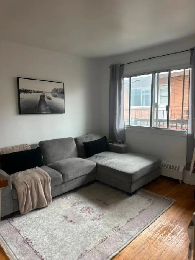 Métro Radisson, 3 1/2, chauffé, poêle et frigidaire Image# 1