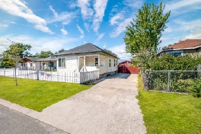 DT Penticton House with Rare Garage, RV Parking-Available June 1 Image# 4