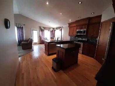 FURNISHED ROOM 4RENT ALL INCLUDED- CLS2 SOMERSET C-TRAIN STATION Image# 1