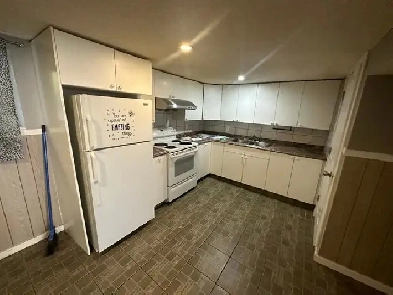 Private room near DOWNTOWN Image# 1