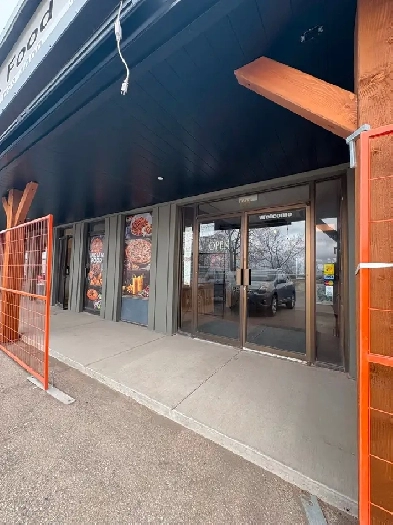 For Sale: Pizza and Indian Cuisine Restaurant Image# 1