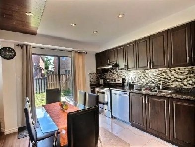 Rooms for rent v. spacious n private washroom in Brampton Image# 1