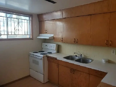 Spacious 3 bedroom basement suite in Central Edmonton for rent! Image# 5