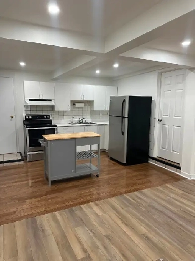 WOW! Spacieux loft avec cachet! Parking! Image# 1