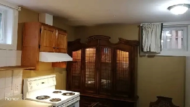 Good 3 1/2  in basement for rent Image# 1