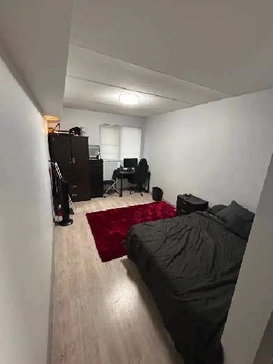 Room available with attached washroom in Waterloo! Image# 1