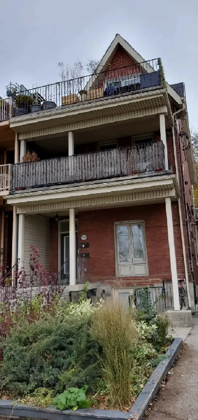 King /Roncesvalles 1 Bedroom Apartment for rent Image# 3