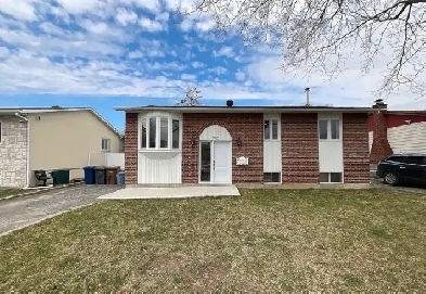 Maison rénovée à vendre Ste-Dorothée/House for sale (4càc/4bdr) Image# 2